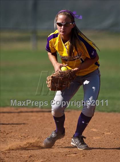 Thumbnail 2 in Barbers Hill vs Montgomery (4A Region 3 Quarterfinal) photogallery.
