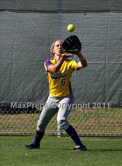 Thumbnail 1 in Barbers Hill vs Montgomery (4A Region 3 Quarterfinal) photogallery.