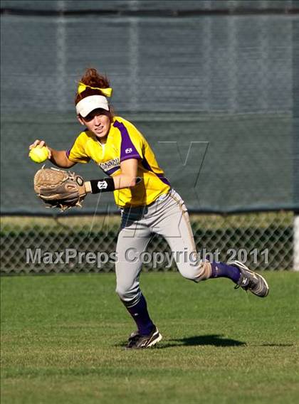 Thumbnail 3 in Barbers Hill vs Montgomery (4A Region 3 Quarterfinal) photogallery.