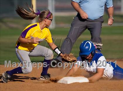 Thumbnail 3 in Barbers Hill vs Montgomery (4A Region 3 Quarterfinal) photogallery.