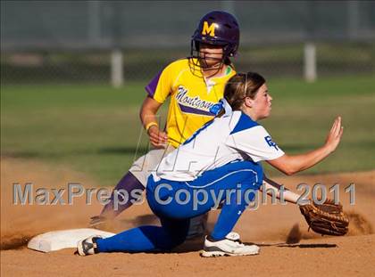 Thumbnail 2 in Barbers Hill vs Montgomery (4A Region 3 Quarterfinal) photogallery.