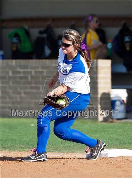 Thumbnail 3 in Barbers Hill vs Montgomery (4A Region 3 Quarterfinal) photogallery.