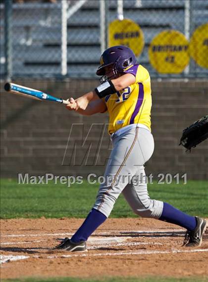 Thumbnail 2 in Barbers Hill vs Montgomery (4A Region 3 Quarterfinal) photogallery.