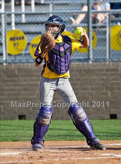 Thumbnail 1 in Barbers Hill vs Montgomery (4A Region 3 Quarterfinal) photogallery.