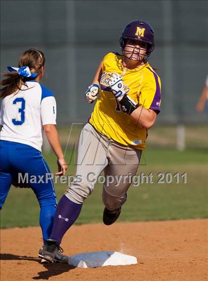 Thumbnail 2 in Barbers Hill vs Montgomery (4A Region 3 Quarterfinal) photogallery.