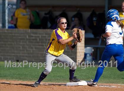 Thumbnail 2 in Barbers Hill vs Montgomery (4A Region 3 Quarterfinal) photogallery.