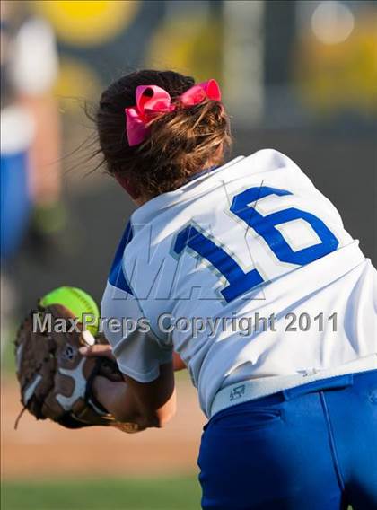 Thumbnail 1 in Barbers Hill vs Montgomery (4A Region 3 Quarterfinal) photogallery.
