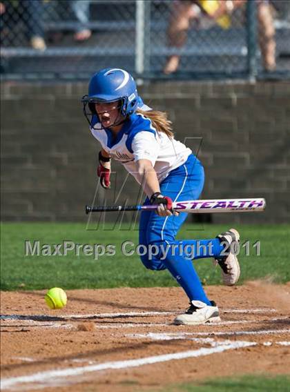 Thumbnail 1 in Barbers Hill vs Montgomery (4A Region 3 Quarterfinal) photogallery.