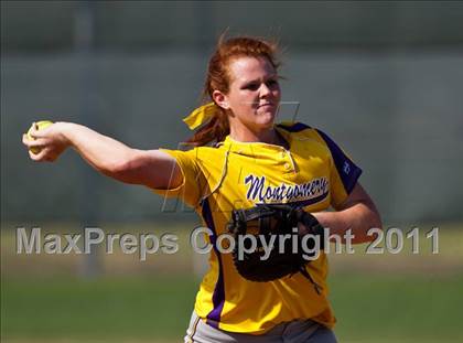 Thumbnail 2 in Barbers Hill vs Montgomery (4A Region 3 Quarterfinal) photogallery.