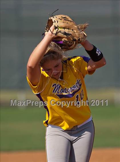 Thumbnail 2 in Barbers Hill vs Montgomery (4A Region 3 Quarterfinal) photogallery.