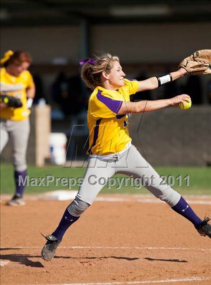 Thumbnail 3 in Barbers Hill vs Montgomery (4A Region 3 Quarterfinal) photogallery.