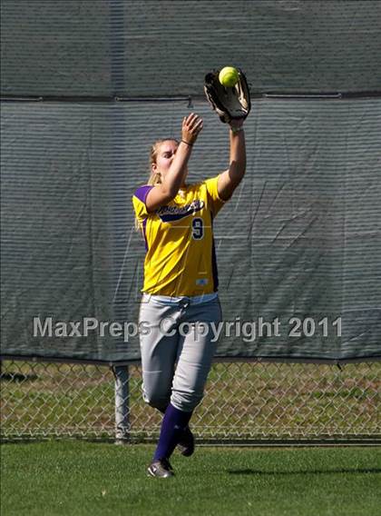Thumbnail 2 in Barbers Hill vs Montgomery (4A Region 3 Quarterfinal) photogallery.