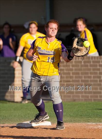 Thumbnail 1 in Barbers Hill vs Montgomery (4A Region 3 Quarterfinal) photogallery.