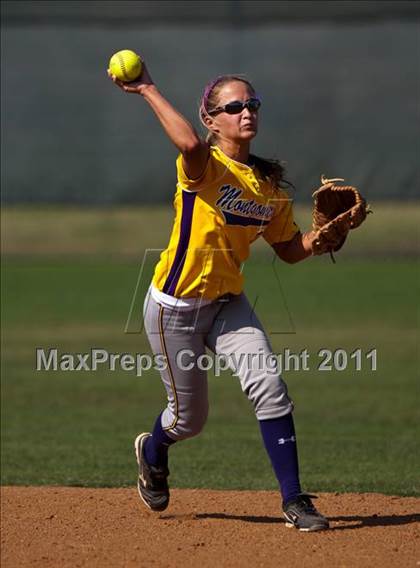 Thumbnail 2 in Barbers Hill vs Montgomery (4A Region 3 Quarterfinal) photogallery.