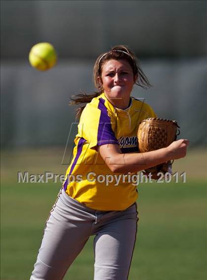 Thumbnail 3 in Barbers Hill vs Montgomery (4A Region 3 Quarterfinal) photogallery.