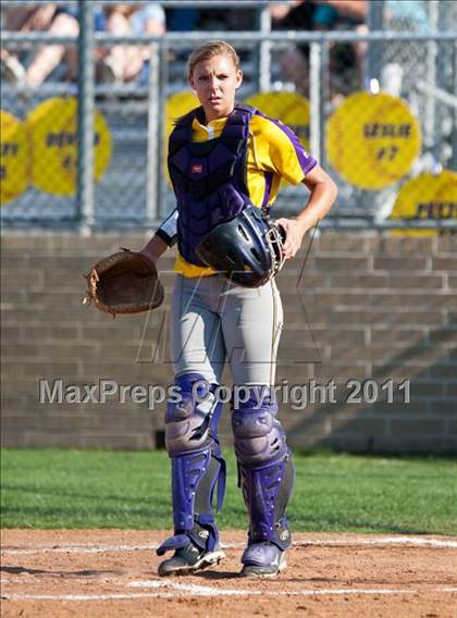 Thumbnail 2 in Barbers Hill vs Montgomery (4A Region 3 Quarterfinal) photogallery.