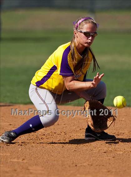 Thumbnail 1 in Barbers Hill vs Montgomery (4A Region 3 Quarterfinal) photogallery.