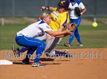 Thumbnail 1 in Barbers Hill vs Montgomery (4A Region 3 Quarterfinal) photogallery.