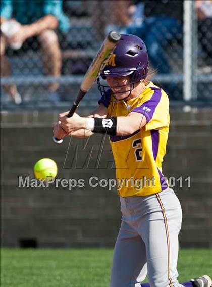 Thumbnail 3 in Barbers Hill vs Montgomery (4A Region 3 Quarterfinal) photogallery.