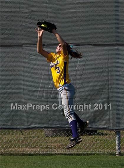 Thumbnail 1 in Barbers Hill vs Montgomery (4A Region 3 Quarterfinal) photogallery.