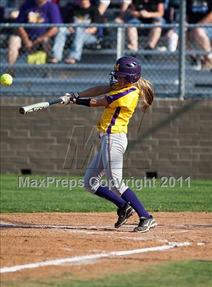 Thumbnail 3 in Barbers Hill vs Montgomery (4A Region 3 Quarterfinal) photogallery.