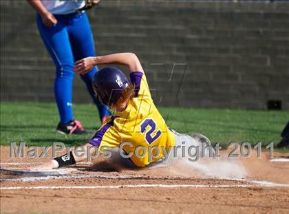 Thumbnail 1 in Barbers Hill vs Montgomery (4A Region 3 Quarterfinal) photogallery.