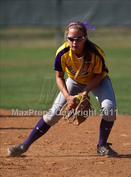 Thumbnail 1 in Barbers Hill vs Montgomery (4A Region 3 Quarterfinal) photogallery.