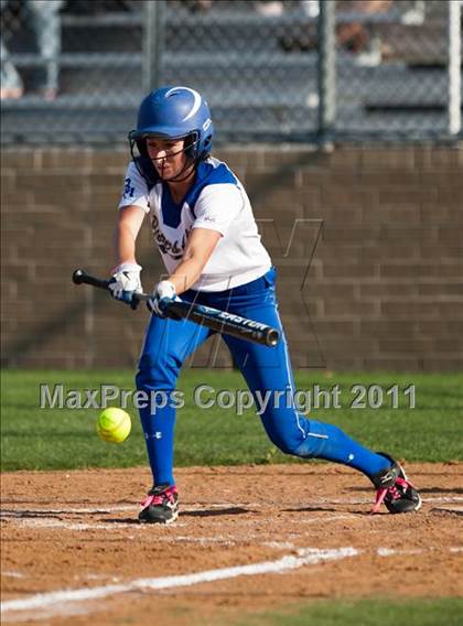 Thumbnail 2 in Barbers Hill vs Montgomery (4A Region 3 Quarterfinal) photogallery.