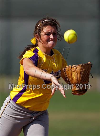 Thumbnail 3 in Barbers Hill vs Montgomery (4A Region 3 Quarterfinal) photogallery.