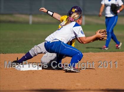 Thumbnail 2 in Barbers Hill vs Montgomery (4A Region 3 Quarterfinal) photogallery.