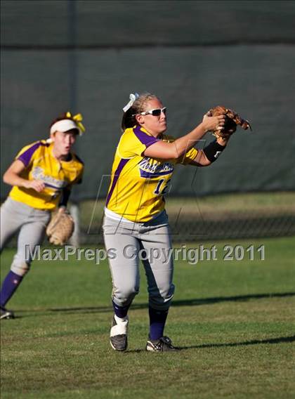 Thumbnail 3 in Barbers Hill vs Montgomery (4A Region 3 Quarterfinal) photogallery.