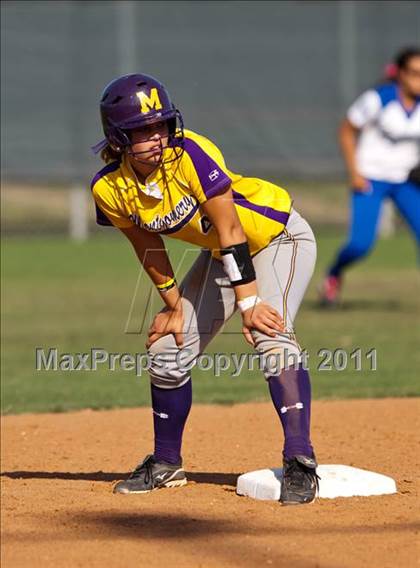 Thumbnail 2 in Barbers Hill vs Montgomery (4A Region 3 Quarterfinal) photogallery.