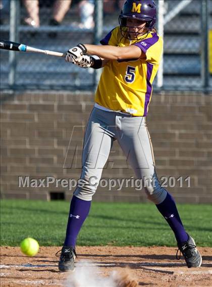 Thumbnail 3 in Barbers Hill vs Montgomery (4A Region 3 Quarterfinal) photogallery.