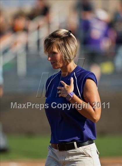 Thumbnail 2 in Barbers Hill vs Montgomery (4A Region 3 Quarterfinal) photogallery.