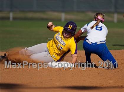 Thumbnail 3 in Barbers Hill vs Montgomery (4A Region 3 Quarterfinal) photogallery.