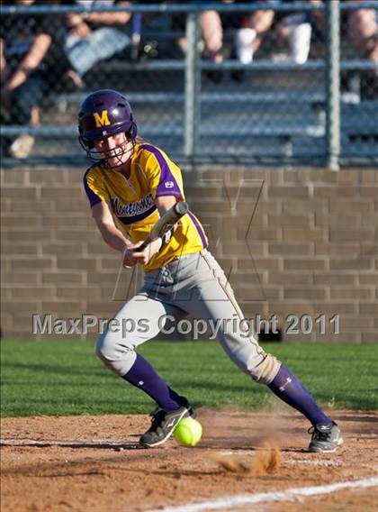 Thumbnail 3 in Barbers Hill vs Montgomery (4A Region 3 Quarterfinal) photogallery.
