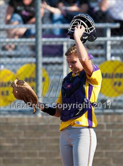 Thumbnail 2 in Barbers Hill vs Montgomery (4A Region 3 Quarterfinal) photogallery.