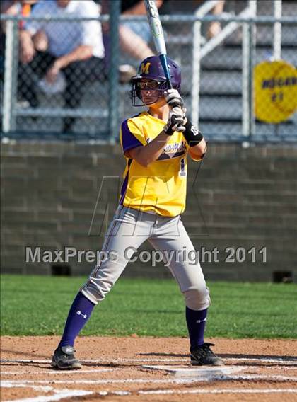 Thumbnail 2 in Barbers Hill vs Montgomery (4A Region 3 Quarterfinal) photogallery.