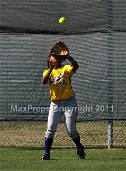 Thumbnail 2 in Barbers Hill vs Montgomery (4A Region 3 Quarterfinal) photogallery.