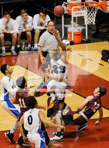 Thumbnail 1 in Salpointe Catholic vs. Shadow Mountain (AIA Dvision 4A Final) photogallery.