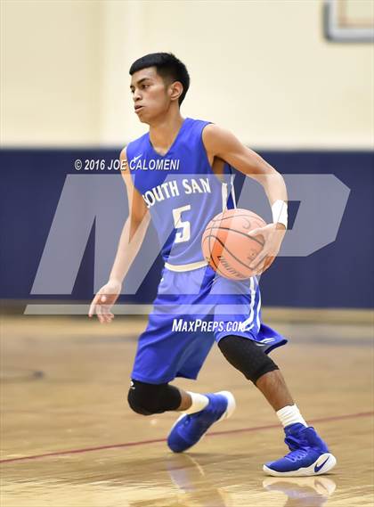 Thumbnail 3 in South San Antonio vs Cornerstone Christian (SAISD Invitational) photogallery.