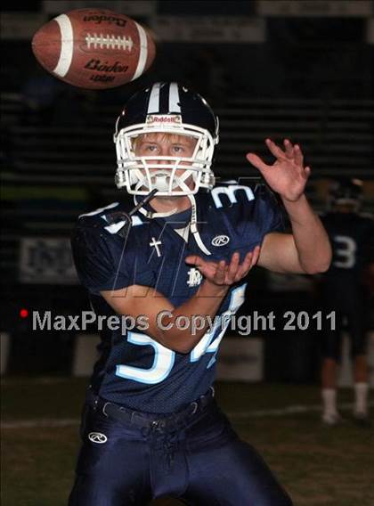 Thumbnail 1 in Mater Dei vs. Civic Memorial photogallery.
