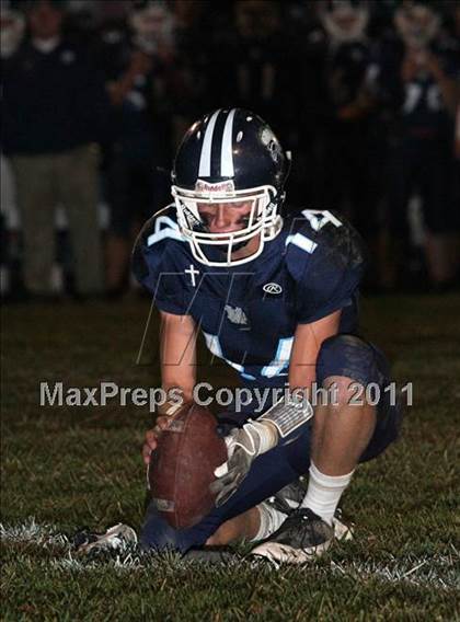 Thumbnail 2 in Mater Dei vs. Civic Memorial photogallery.