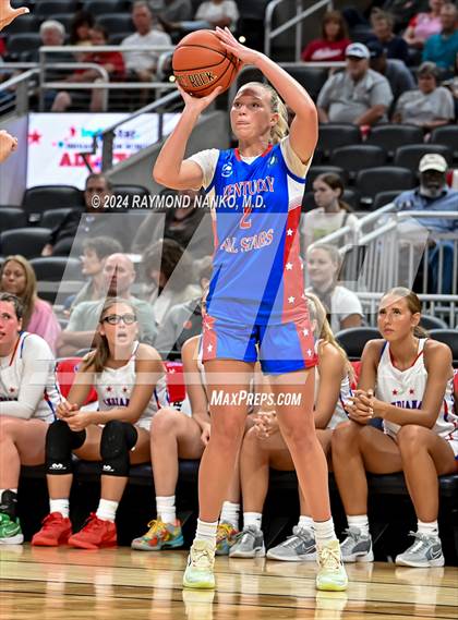 Thumbnail 2 in Indiana vs Kentucky All-Stars photogallery.