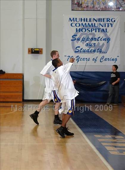 Thumbnail 1 in Muhlenberg North vs Ohio County (10th District Final) photogallery.
