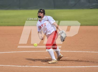 Thumbnail 1 in Taft vs  South San Antonio (NISD Softball Tournament) photogallery.