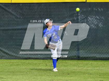 Thumbnail 2 in Taft vs  South San Antonio (NISD Softball Tournament) photogallery.