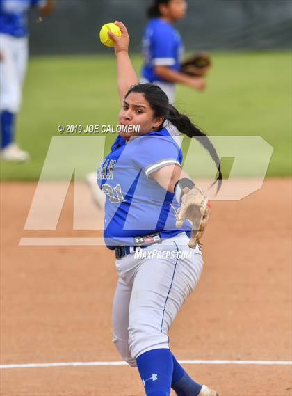 Thumbnail 1 in Taft vs  South San Antonio (NISD Softball Tournament) photogallery.