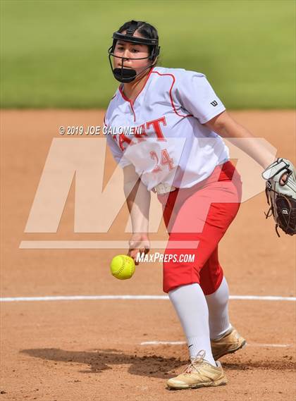 Thumbnail 3 in Taft vs  South San Antonio (NISD Softball Tournament) photogallery.