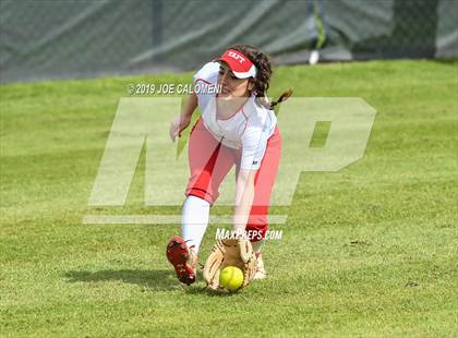 Thumbnail 2 in Taft vs  South San Antonio (NISD Softball Tournament) photogallery.